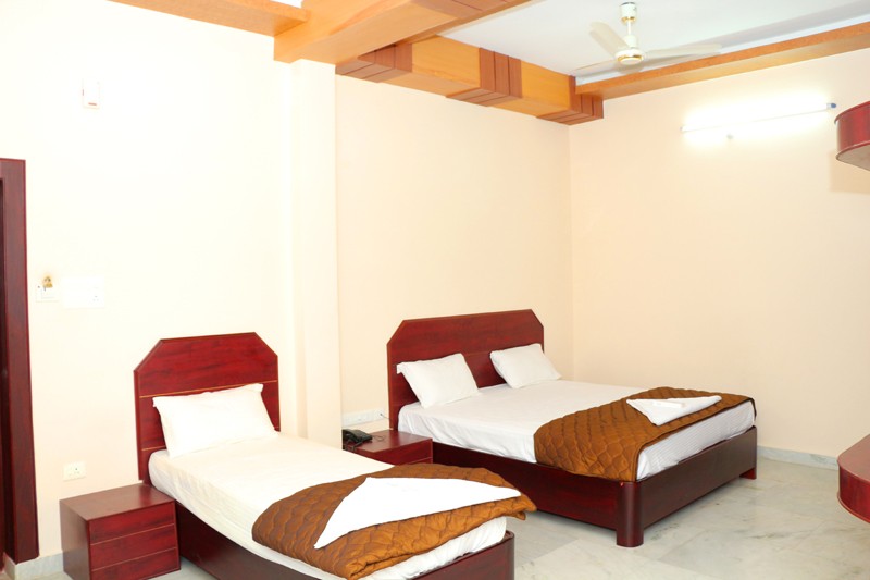 Sri Ram Inn - Triple Bed